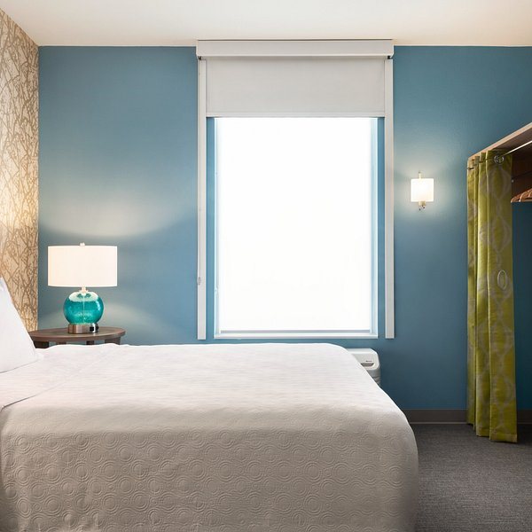 Encore Winter Garden — Guest room