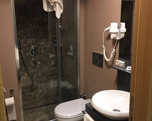Endless Hotel Taksim Istanbul — Bathroom