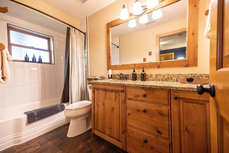 Engen Hus Bed and Breakfast — Bathroom