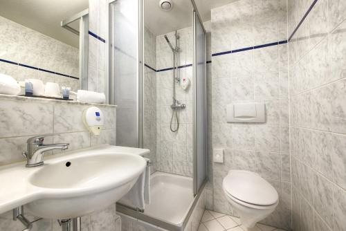 Enjoy Hotel Berlin City Messe — Bathroom