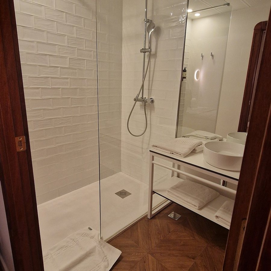 Enjoybcn Gaudi Apartments Barcelona Catalonia — Bathroom