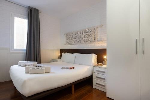 Enjoybcn Gaudi Apartments Barcelona Catalonia — Guest room