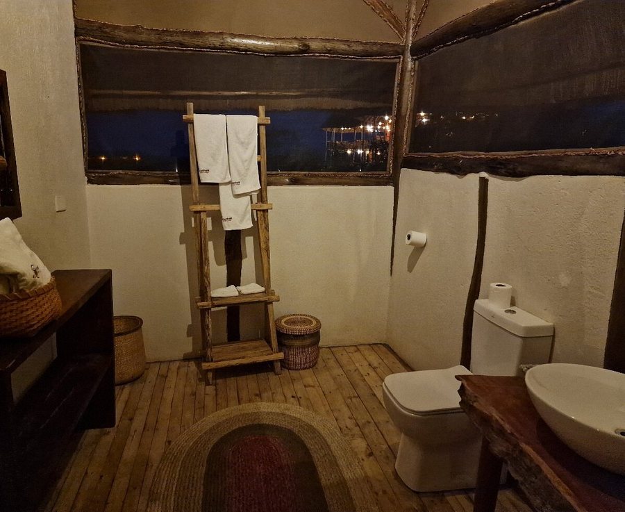 ENSHAMA GAME LODGE CAMPSITE — Bathroom