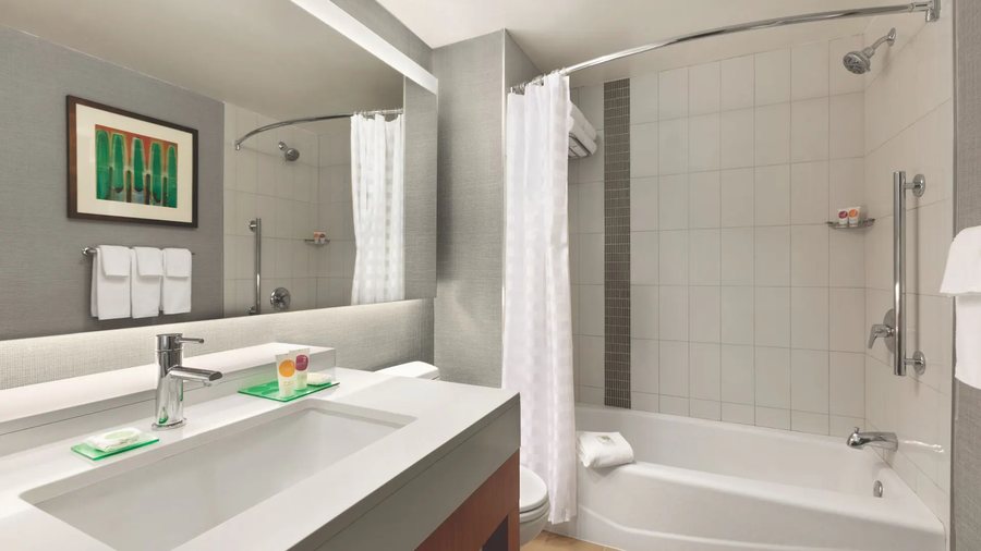 Envy Hotel — Bathroom