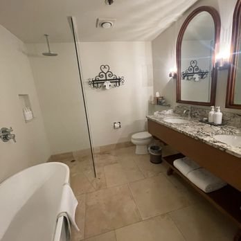 Enzian Inn — Bathroom