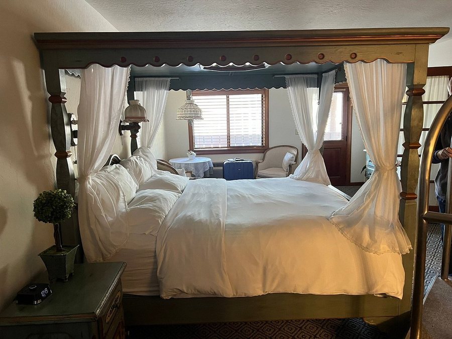 Enzian Inn — Guest room
