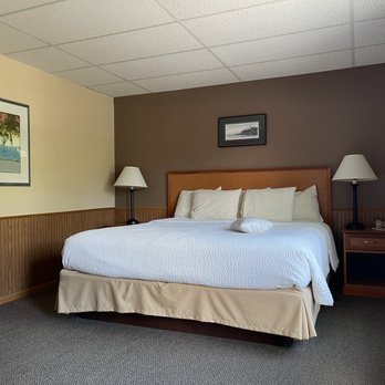 Ephraim Shores Resort — Guest room