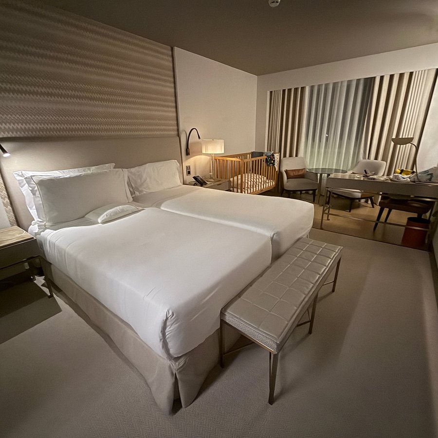 EPIC SANA Marques Hotel — Guest room