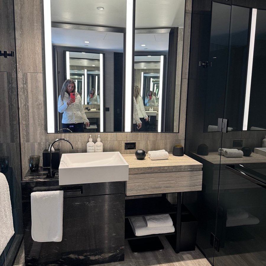 Equinox Hotel New York — Bathroom