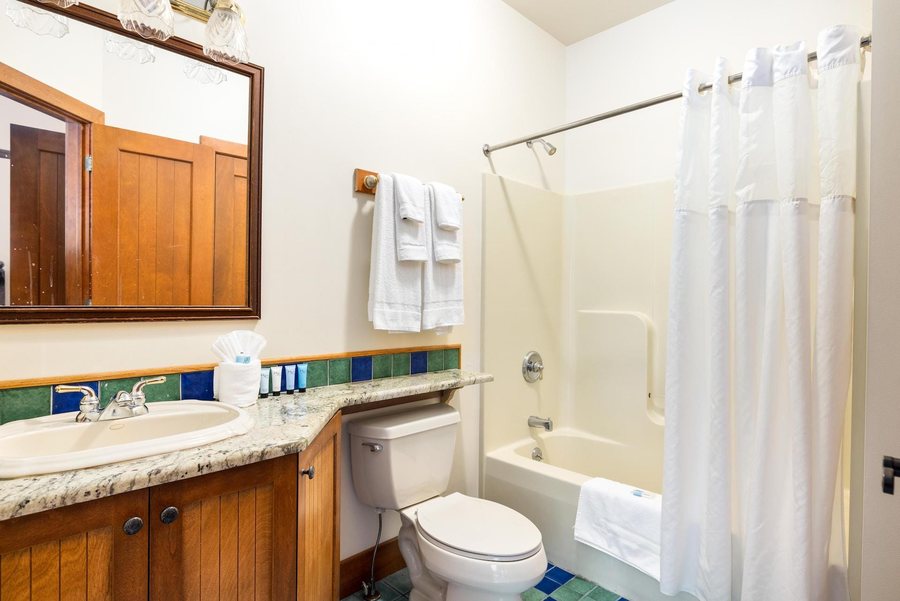 Erlowest — Bathroom