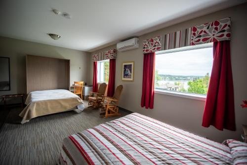 Ermitage Saint Antoine de Lac Bouchette — Guest room