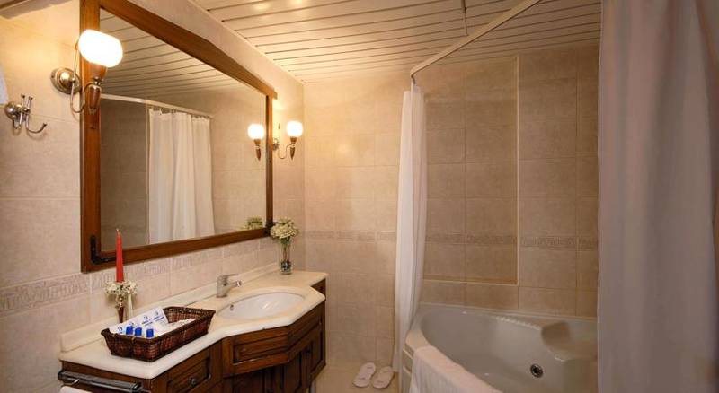 Erzurumlu Otel Kilyos Istanbul — Bathroom