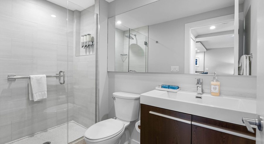 Escape Coastal Resort on Casey Key — Bathroom