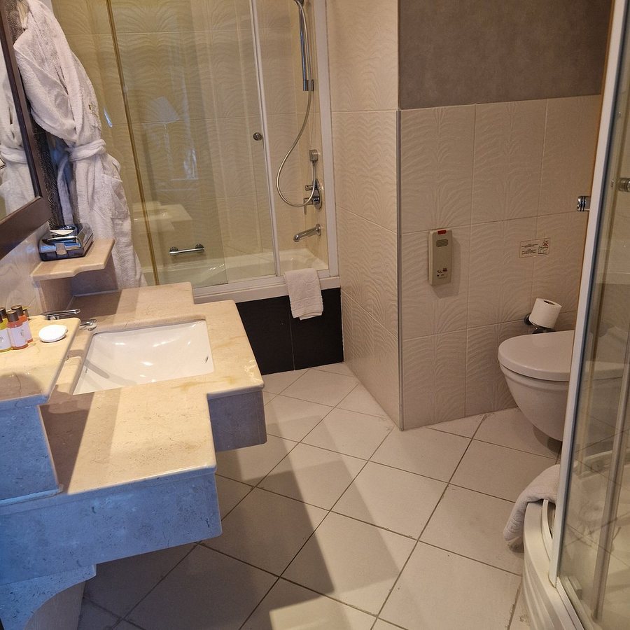 Eser Premium Hotel Spa Istanbul — Bathroom