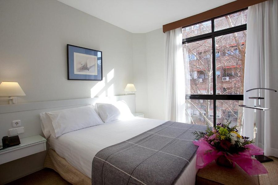 Espahotel Plaza Basilica — Guest room