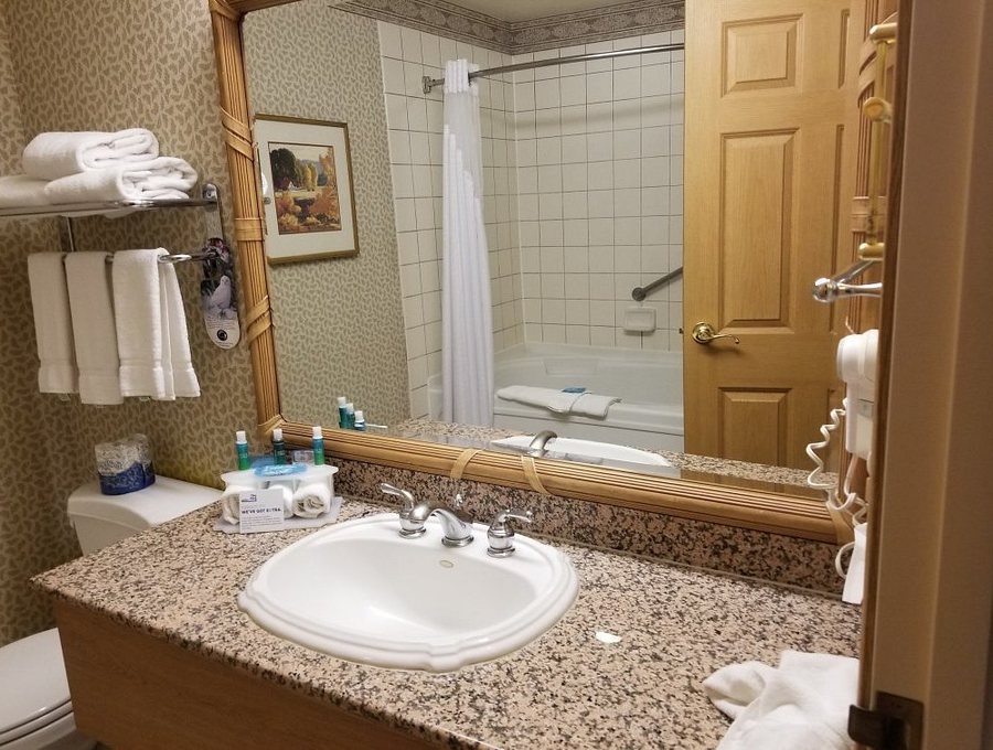 Esquire Inn — Bathroom