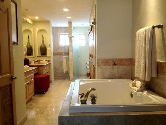 Estancia Real Los Cabos — Bathroom