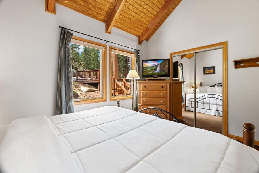 Estes Park Condos — Guest room