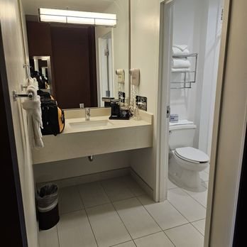 Eureka Casino Resort — Bathroom