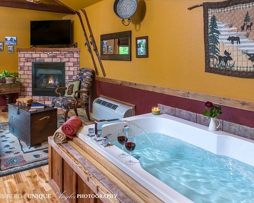 Eureka Sunset Cabins — Bathroom