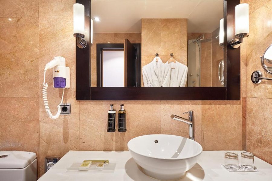 Eurostars Central Hotel Barcelona Catalonia — Bathroom