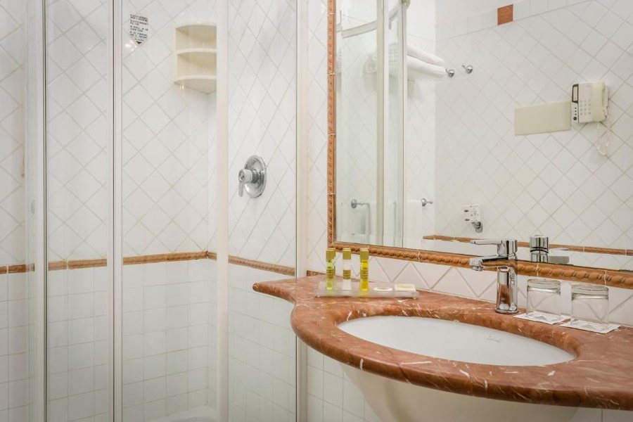Eurostars Centrale Palace — Bathroom