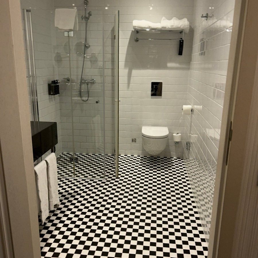 Eurostars Danube Budapest — Bathroom