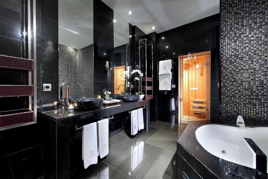 Eurostars Madrid Tower — Bathroom