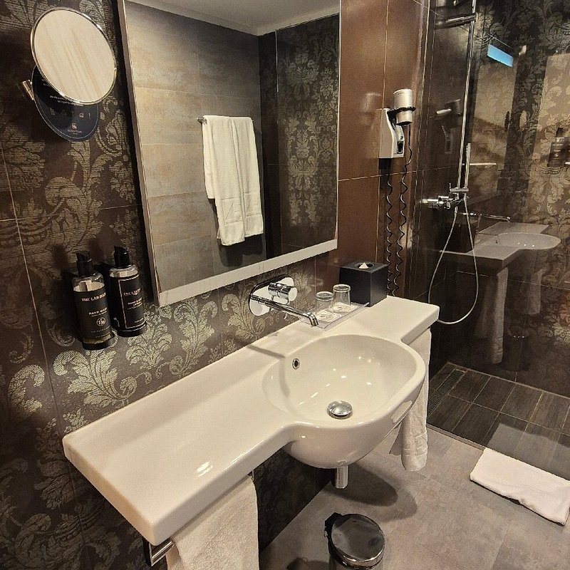 Eurostars Palazzo Zichy — Bathroom
