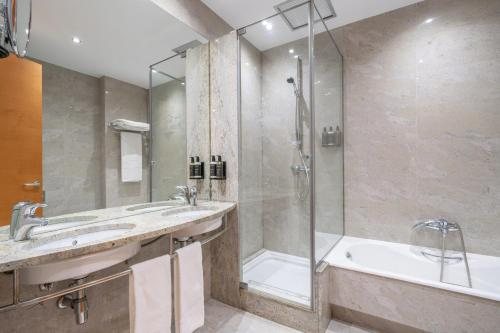 Eurostars Puerta Madrid — Bathroom