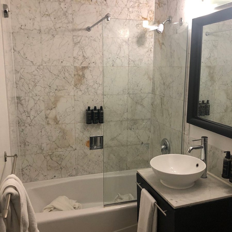 Eurostars Wall Street — Bathroom