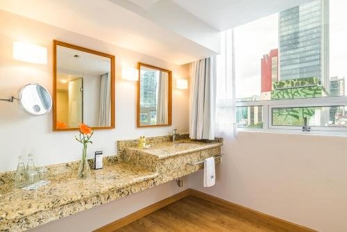 Eurostars Zona Rosa Suites — Bathroom