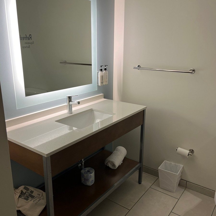 EVEN Hotel Atlanta Cobb Galleria by IHG — Bathroom