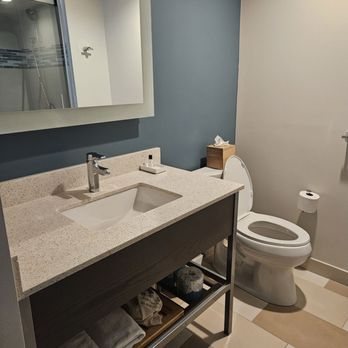 Even Hotel Brooklyn by IHG — Bathroom