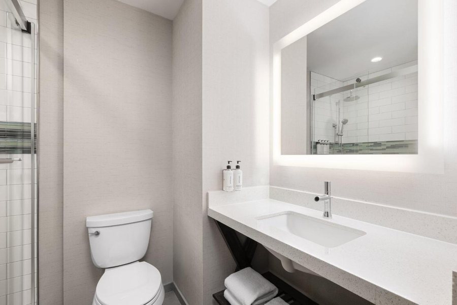 EVEN Hotel Long Island City New York — Bathroom