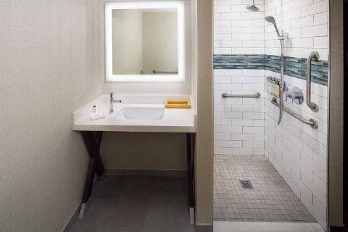 EVEN Hotel New York Times Square South by IHG New York City New York — Bathroom
