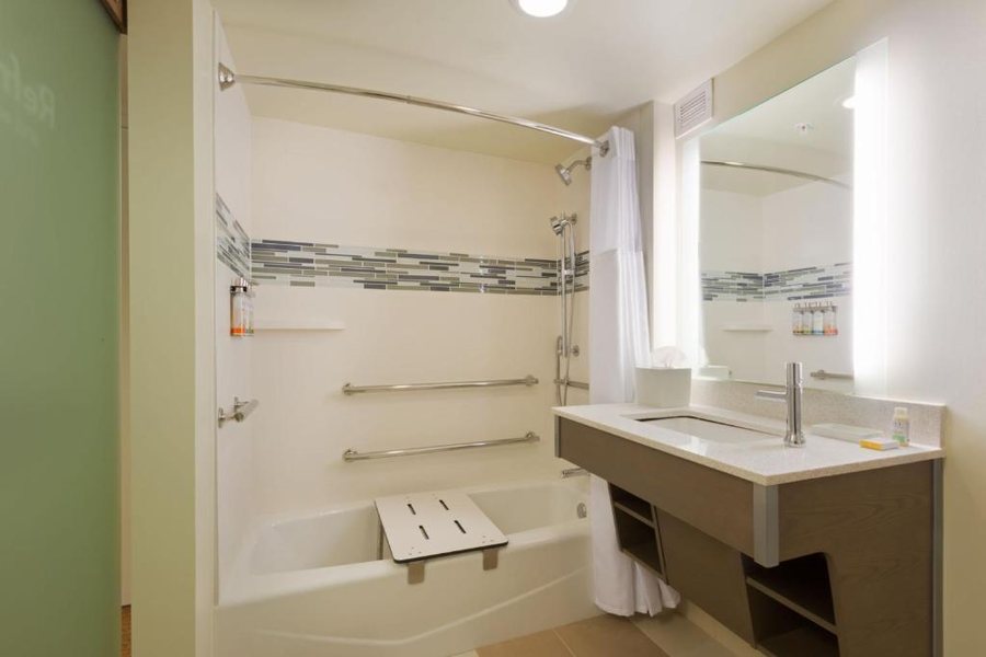 EVEN Hotel Norwalk by IHG — Bathroom