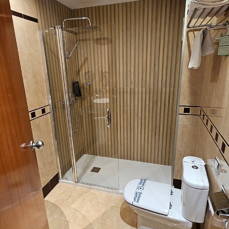 Evenia Rocafort — Bathroom