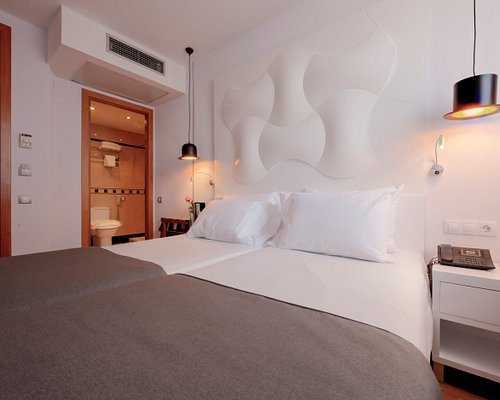 Evenia Rocafort — Guest room