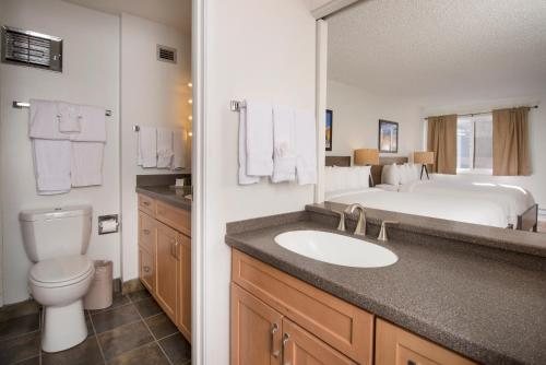 Evergreen Lodge — Bathroom