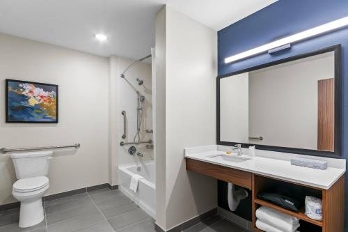 Everhome Suites Nampa Boise — Bathroom