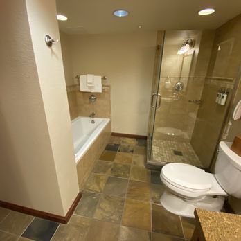 Everline Resort Spa Lake Tahoe — Bathroom