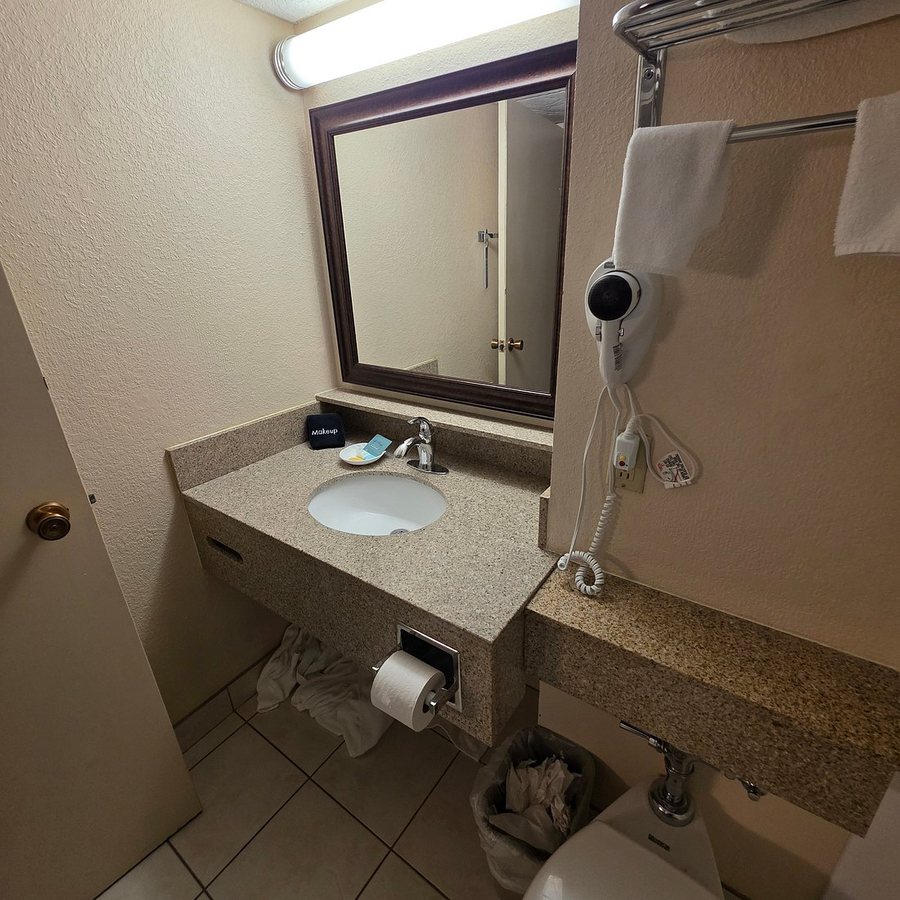 EverSpring Suites — Bathroom