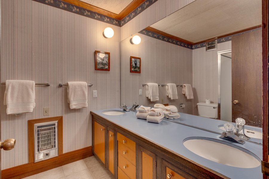 Evo Hotel Tahoe City — Bathroom