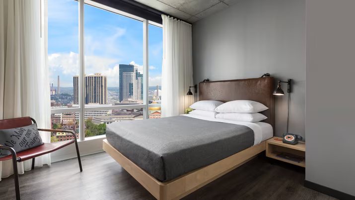 Evonify Corporate Theatre District — Guest room