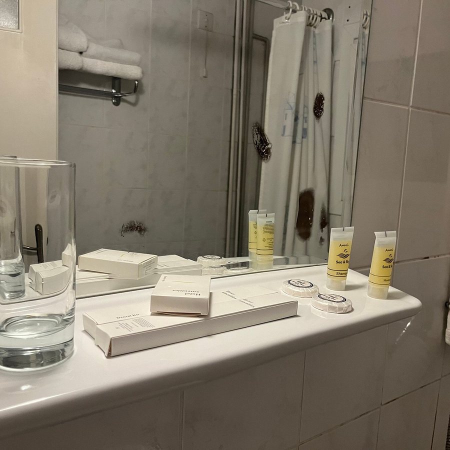 Exarchion Hotel — Bathroom