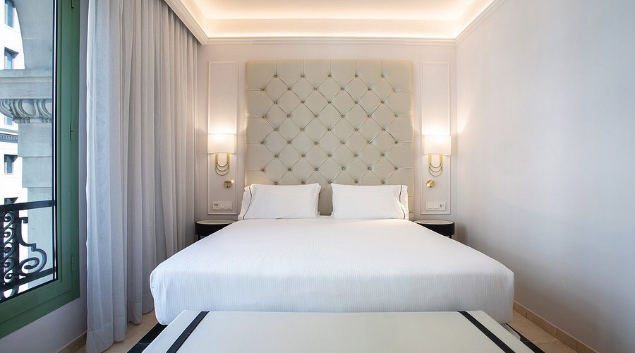 Exe Laietana Palace Barcelona Catalonia — Guest room