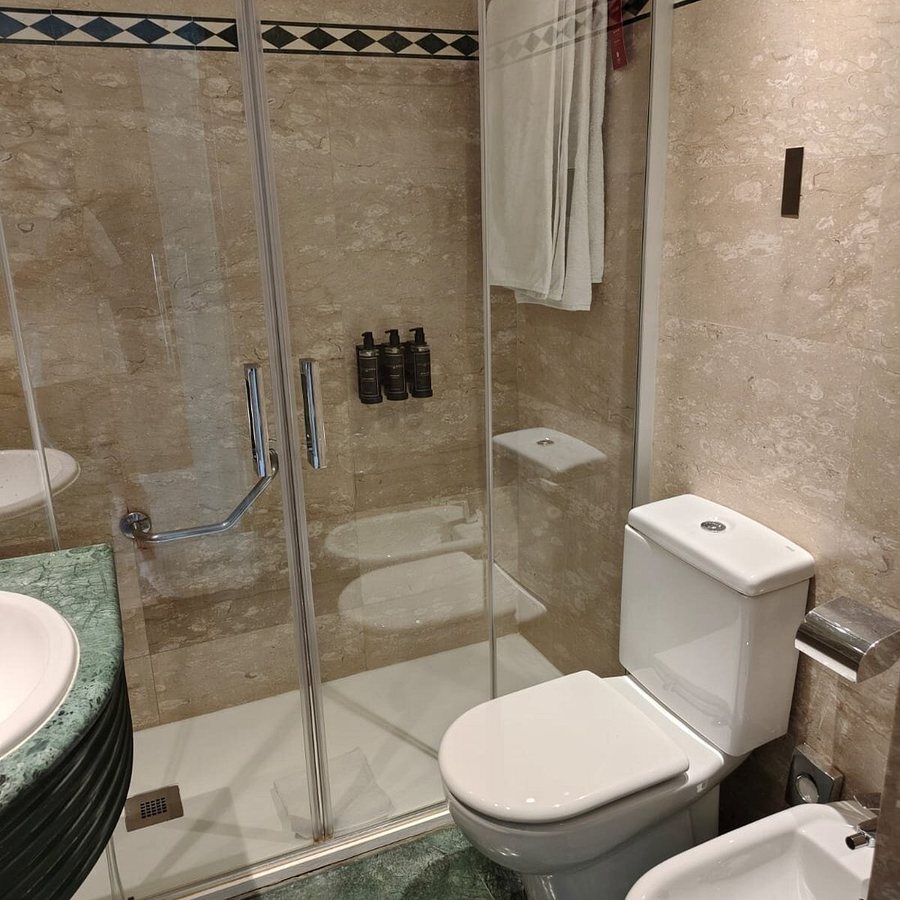 Exe Mitre Barcelona Catalonia — Bathroom