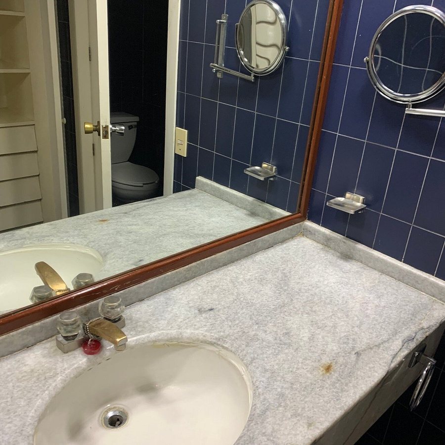 Exe Suites San Marino — Bathroom
