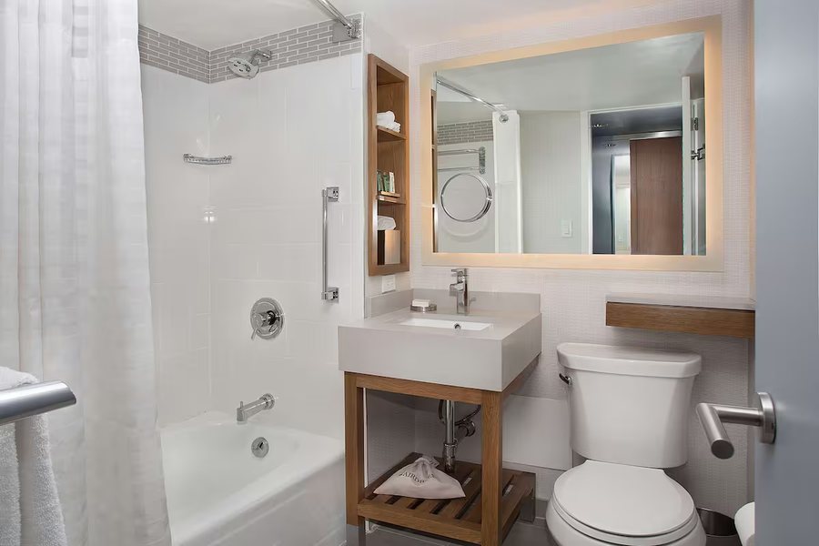 Executive Class At Mts Hotel — Bathroom
